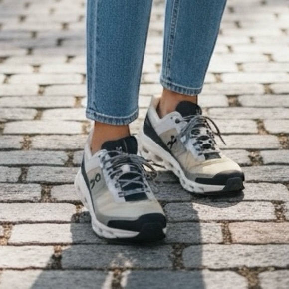 On Running Shoes - On RUNNING CLOUDVISTA GLACIER BLACK  Shoes WHITE and Gray